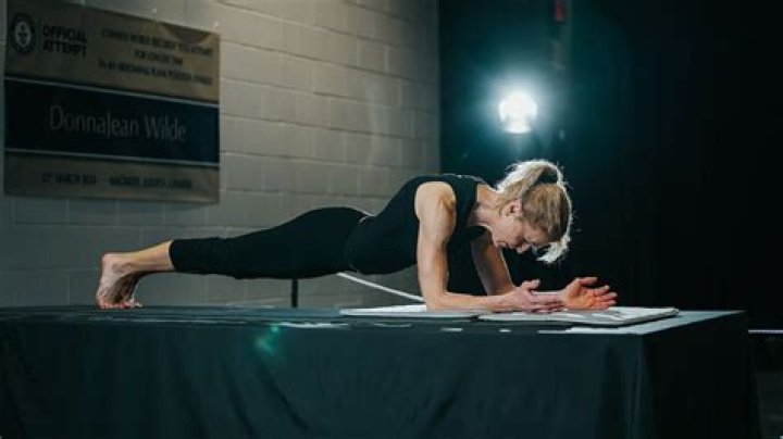 Dana Glowacka Age, Abs, Plank, Wiki, World Record: Facts on her Fitness
