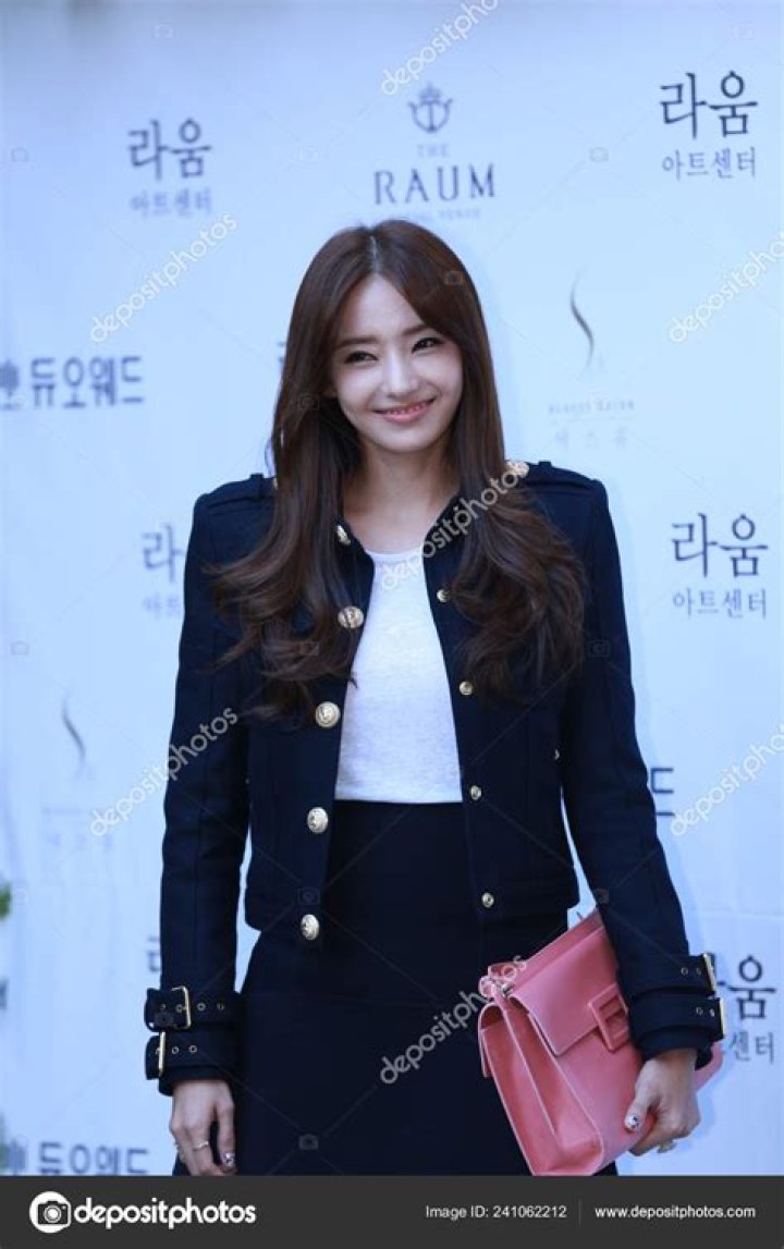 Han Chae-Young (Actress) Wiki, Bio, Age, Height, Weight, Measurements, Husband, Movies, Facts