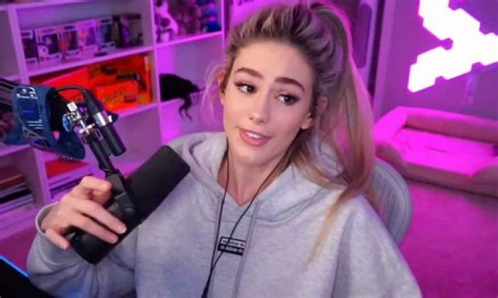 Who Is Colleesi on Twitch? Her Age, Instagram And Boyfriend