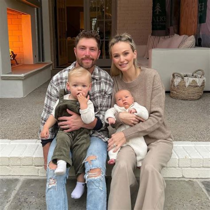 Who is Lauren Bushnell? See Net-worth, Quote, Awards, Fact, Wiki